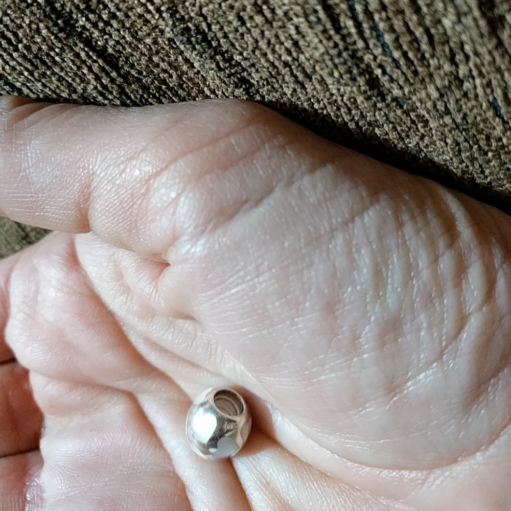 Discontinued Pandora love me charm see description